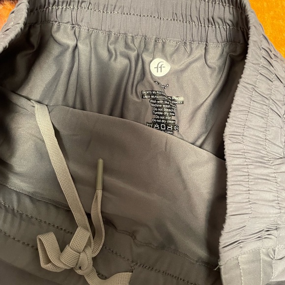 Fety Gray Sport Short - Picture 3 of 3